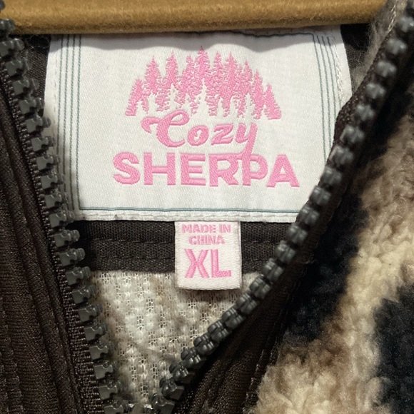 Cozy Sherpa cheetah pullover - Picture 2 of 4